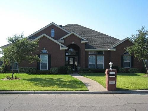1st image of 804 Oakmont Dr