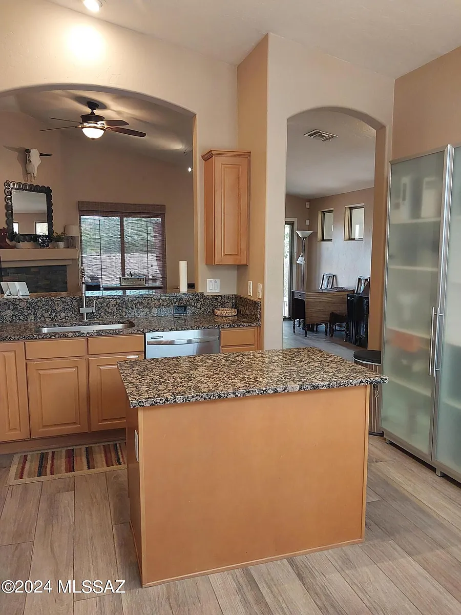 Building Photo - 9674 E Country Ct