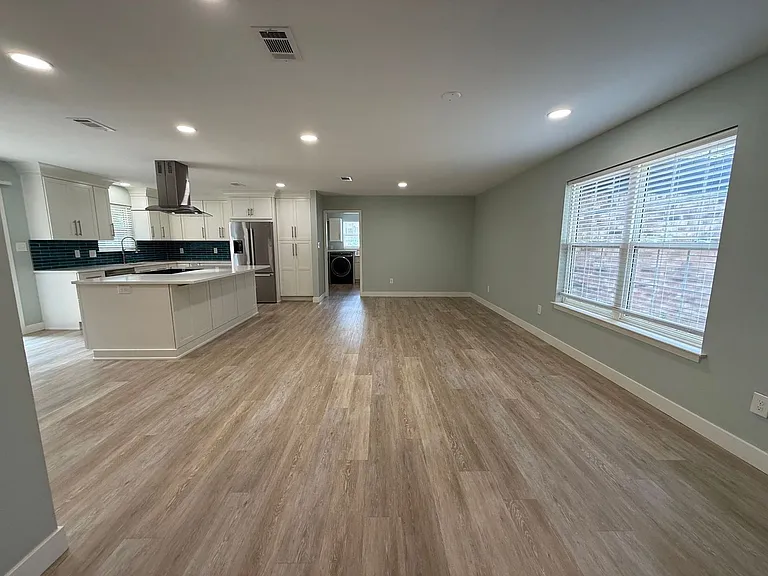 420 Dolphin St — Photo 5
