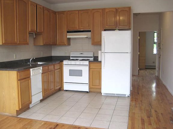 2nd image of 537 Meeker Ave #3