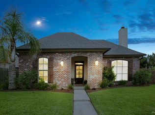 300 Lighthouse Point Cir, Youngsville, LA 70592
