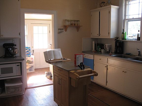 kitchen / laundry room