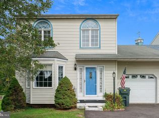 319 Aronimink Dr, Royersford, PA