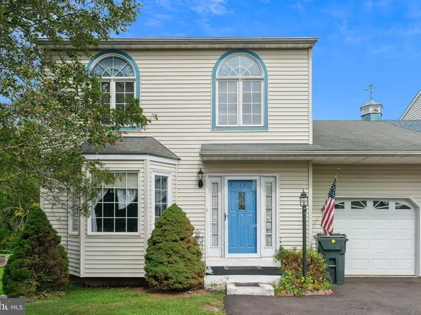 319 Aronimink Dr, Royersford, PA 19468
