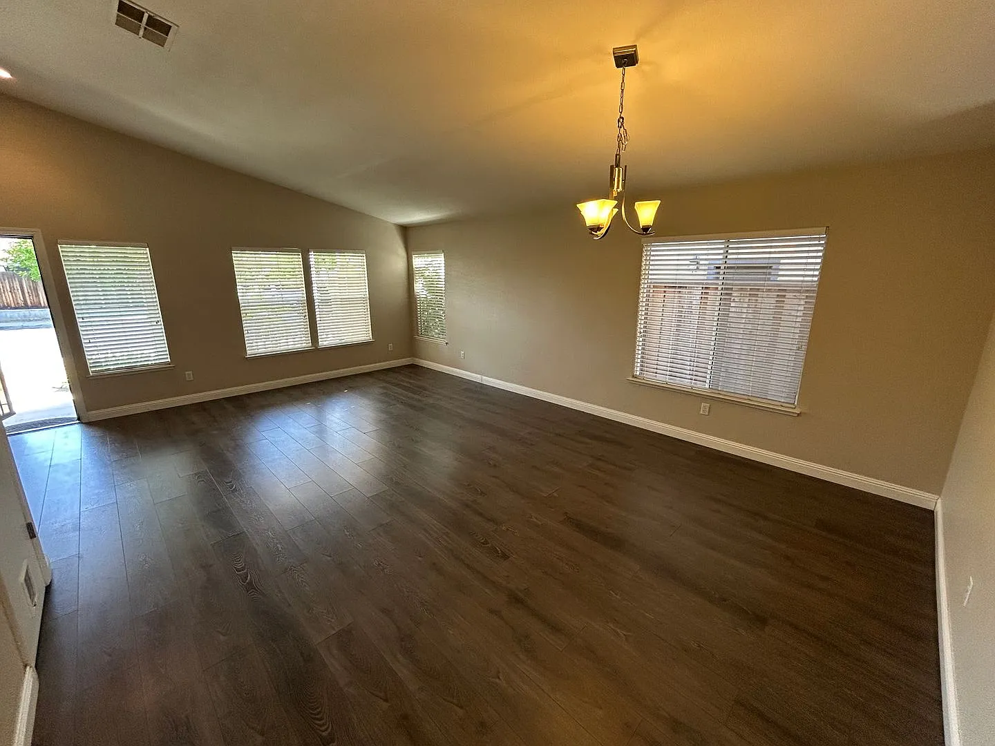 Beautiful Single Story 3 Bedroom, 2 Bath Antioch Home — Photo 4