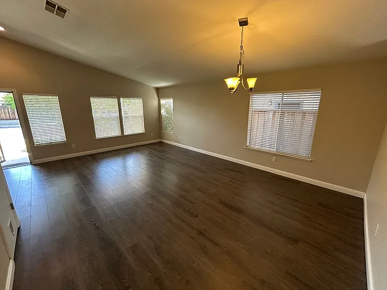 1145 Stonecrest Dr — Photo 4