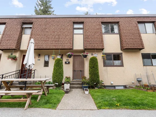 883 Old Lillooet Rd, North Vancouver, BC V7J 2H6