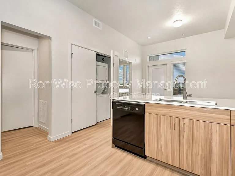 Parkway Apartments — Photo 36