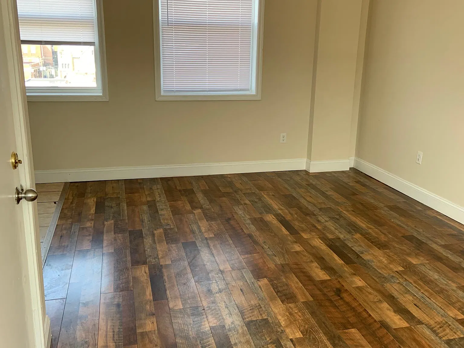 2 bed, 1000 sqft, $1,300 — Photo 2