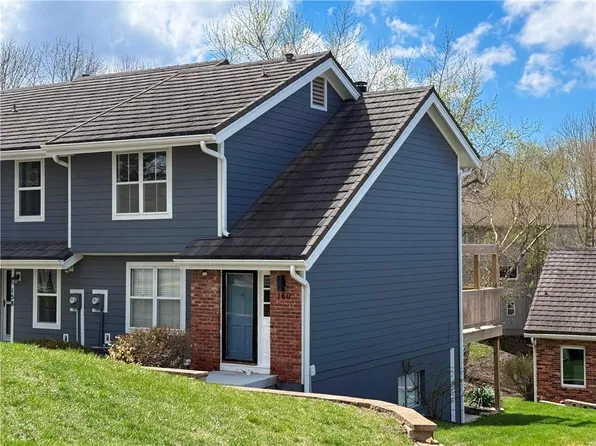 160 NE Bayview Dr, Lees Summit, MO 64064