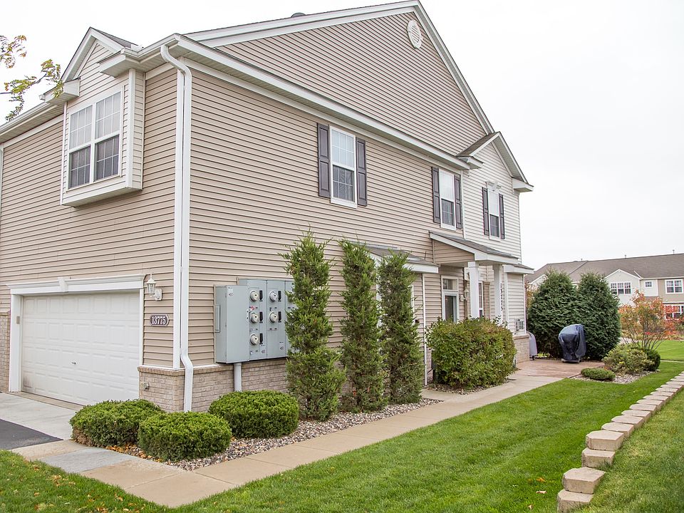 End unit with private entrance
