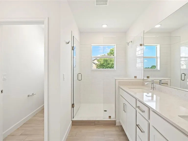 5653 Stradella Dr — Photo 7