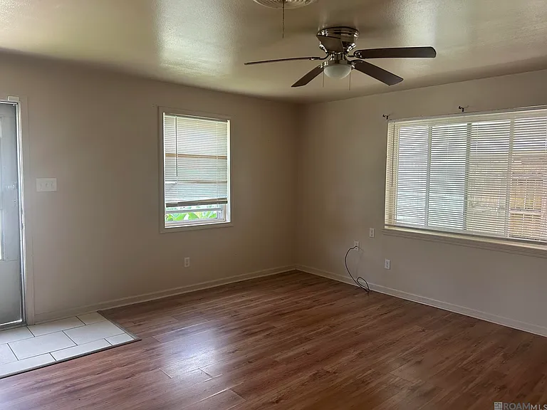 6072 Wilton Dr — Photo 2