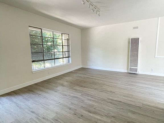 4th image of 3800 Lockland Dr #3806