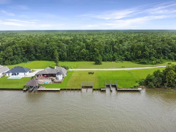 11512 River Highlands Dr, Saint Amant, LA 70774