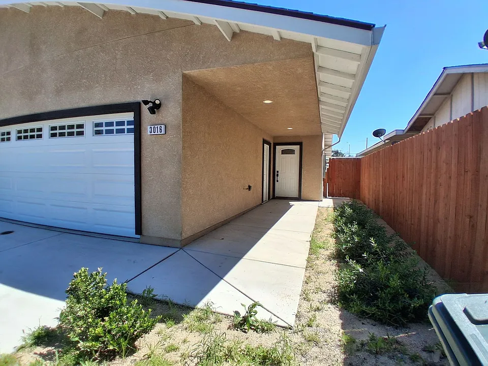 3016 Lake Park Ct