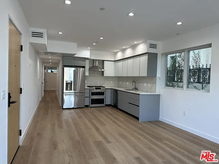 9842 Vidor Dr #101 — Photo 2