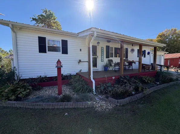 841 Yellow Cliff Rd, Jamestown, TN 38556