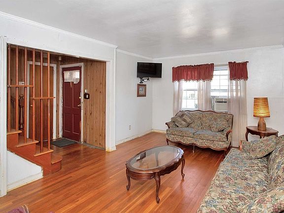 4th image of 392 Fenimore Ave