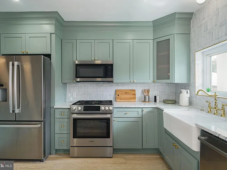 2542 E Dauphin St — Photo 5