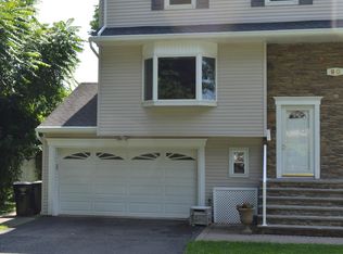 90 Forsythia Ln, Paramus, NJ 07652