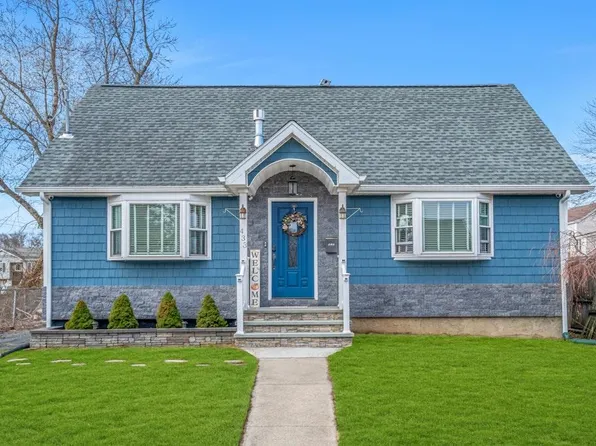 433 S 7th Street, Lindenhurst, NY 11757