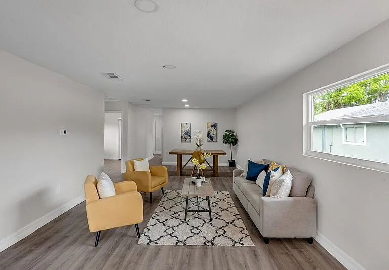 224 Singleton Ave — Photo 2