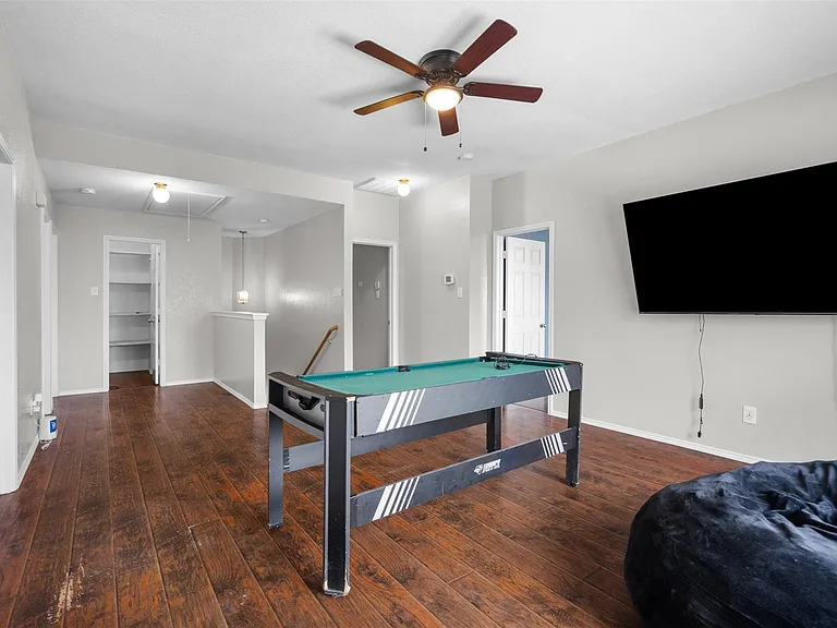 921 Zoe St — Photo 17