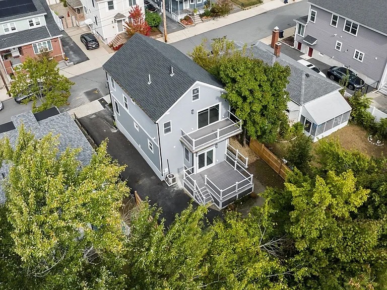 57 Windsor St — Photo 3