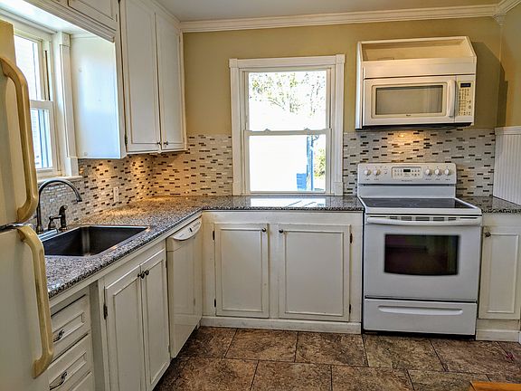 3rd image of 48 Hedgegarth Dr