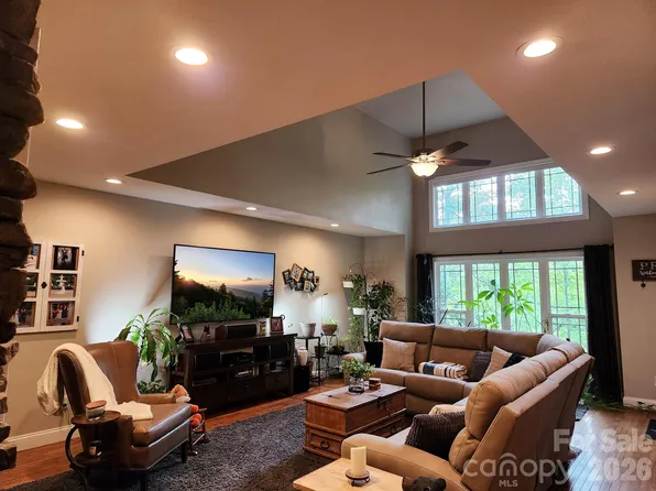 100 Hannah Dr, Mill Spring, NC 28756