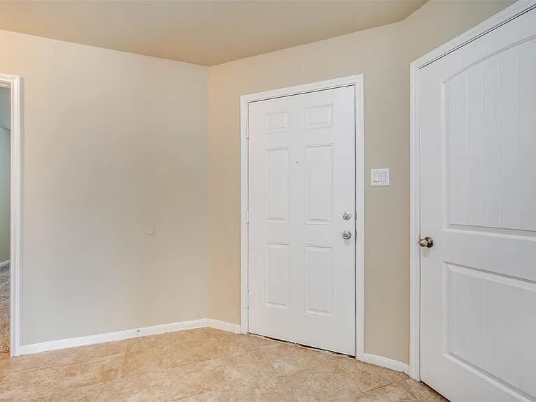 9210 Rustling Manor Ln — Photo 7