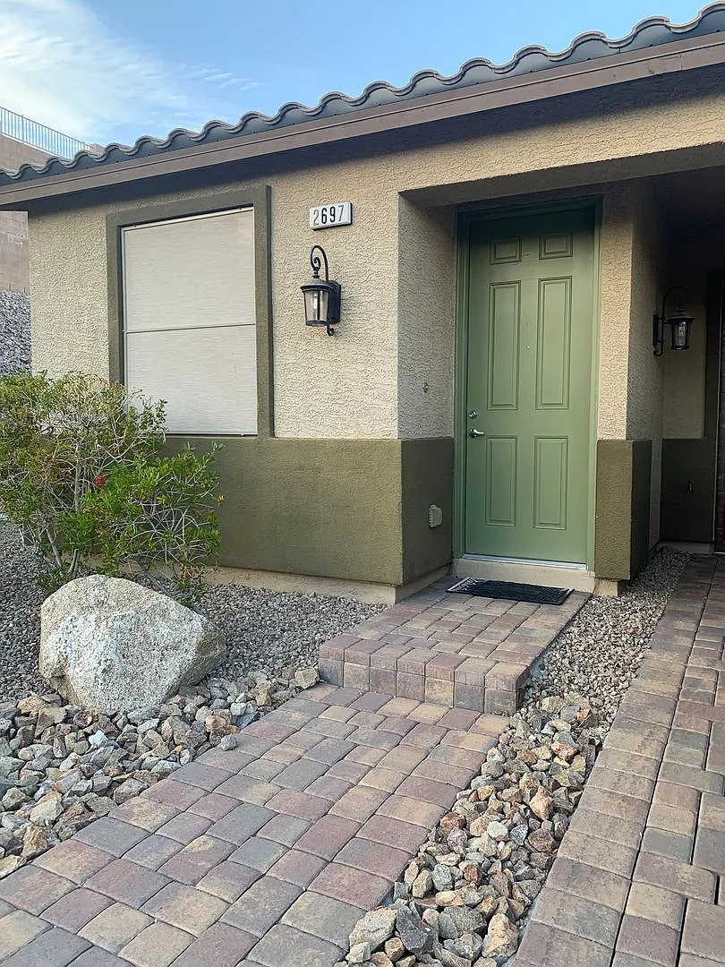 Upgraded Townhome — Photo 1