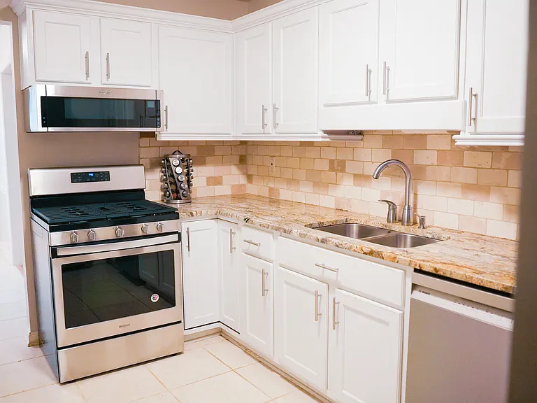 1190 Meadow Oaks Dr NW — Photo 3