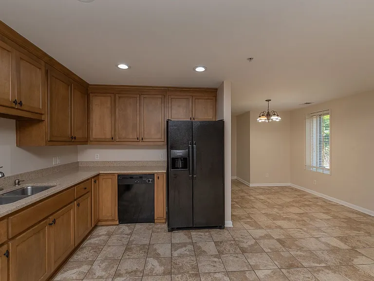 913 Walker St #102 — Photo 10