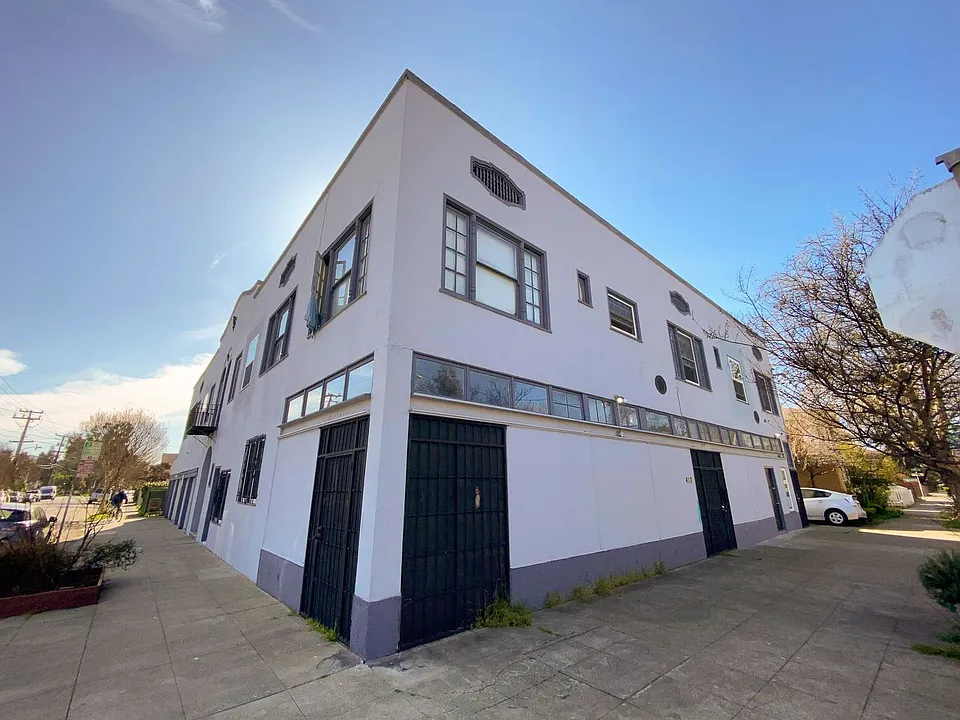 Building Photo 5