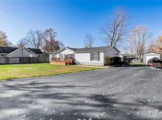 1048 N 1st St, Austin, IN 47102