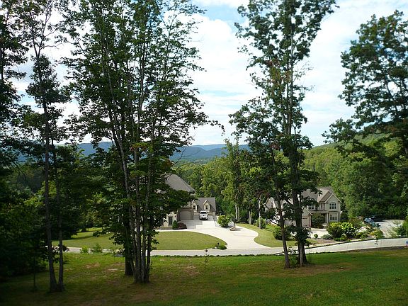 5th image of 137 Glen Trillium Dr