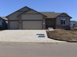 11018 W Hollywood Ct, Wichita, KS 67215