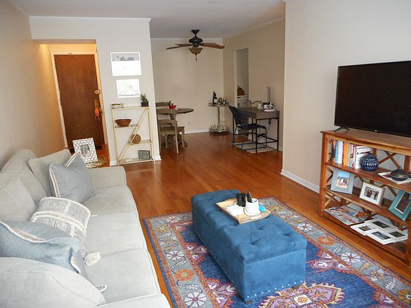 2nd image of 3620 N Pine Grove Ave APT 209