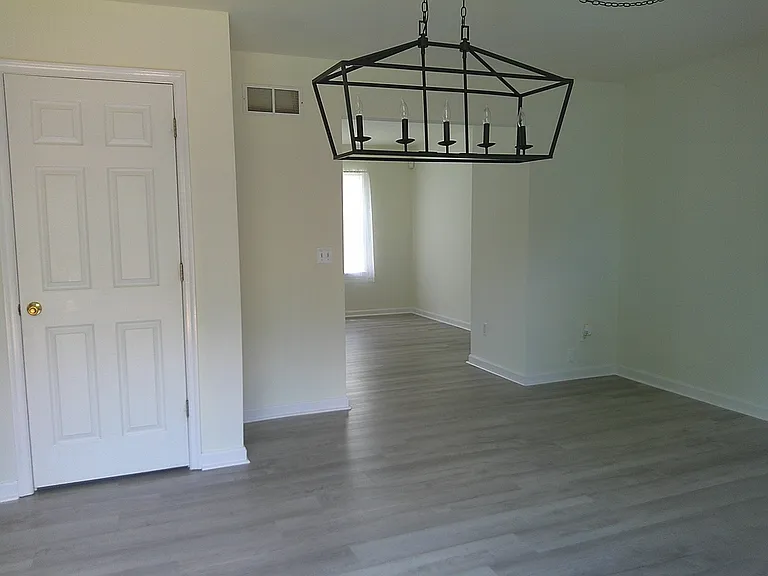 209 Ingram St E — Photo 20