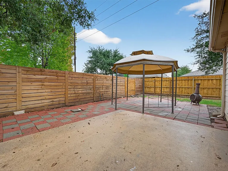 6102 Crakston St — Photo 38