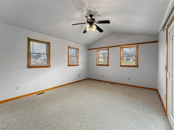 5th image of 687 Moore Ave