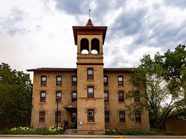 251 E Main St APT 303, Omro, WI 54963