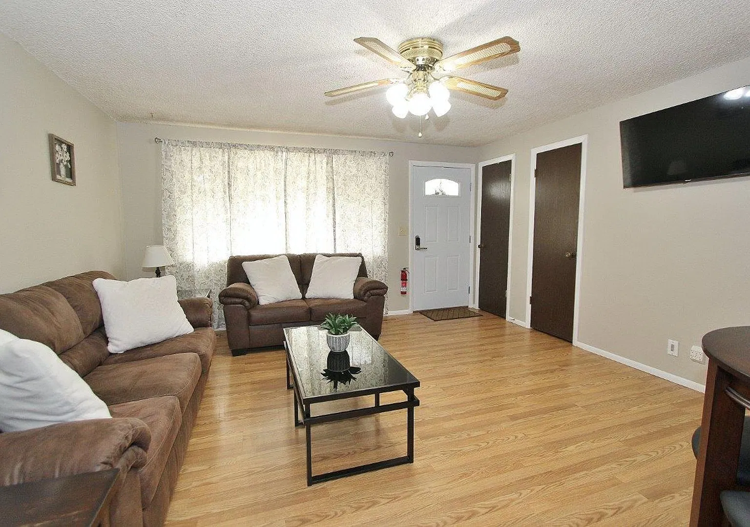 Charming Single-Level Home in Quiet Neighborhood — Photo 4