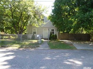 31 Cyprus Ave, Brentwood, NY 11717