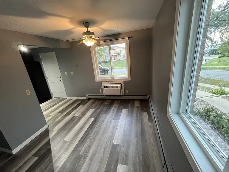 1129 Catalpa Cir #A — Photo 7