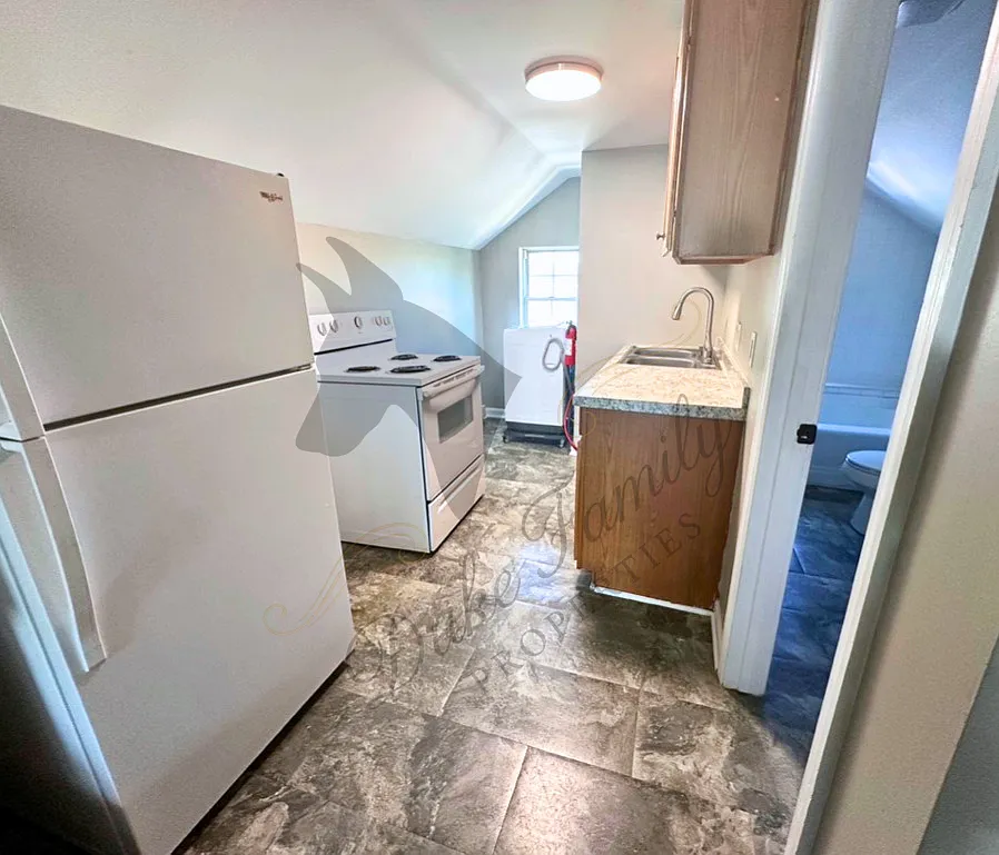 610 N Queen St — Photo 3