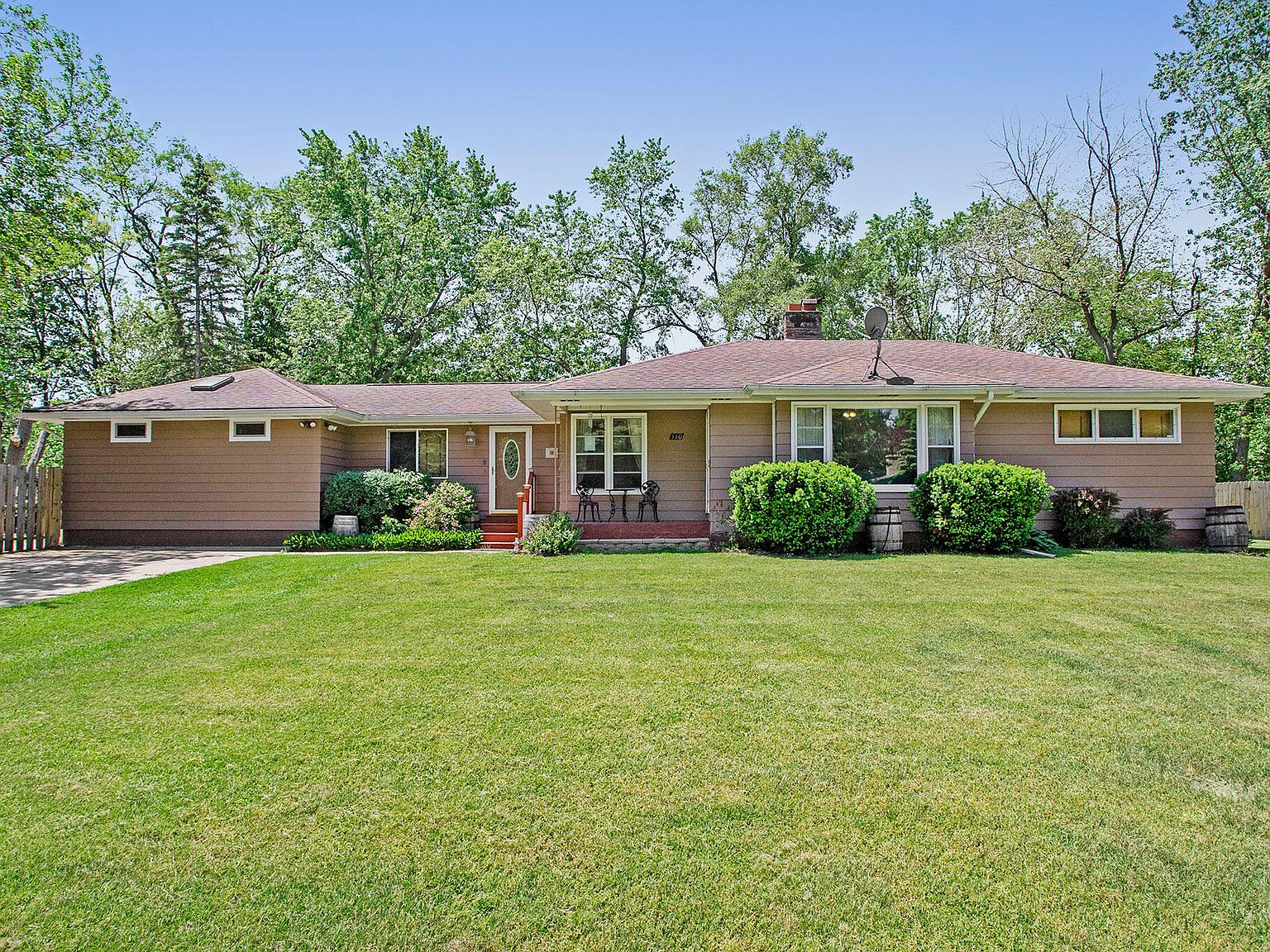 310 S Smith St, New Buffalo, MI 49117 MLS 23023097 Zillow