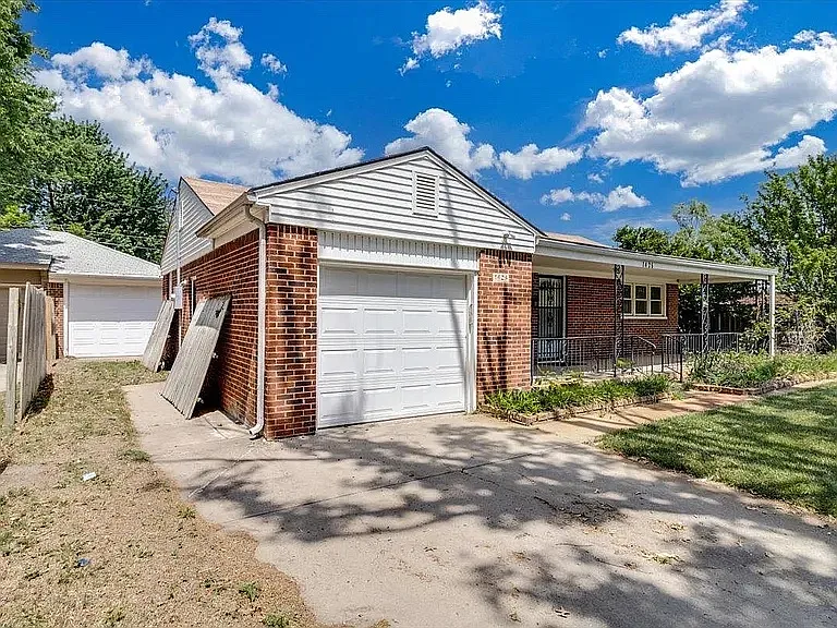 1426 E Salome Ln — Photo 3